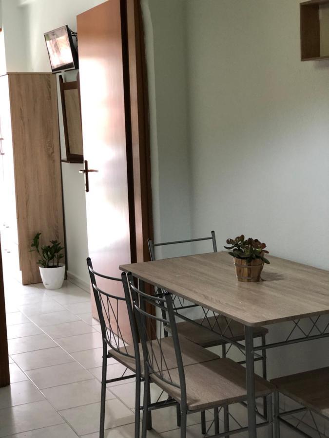 Thealos Inn Vrasná Exteriér fotografie