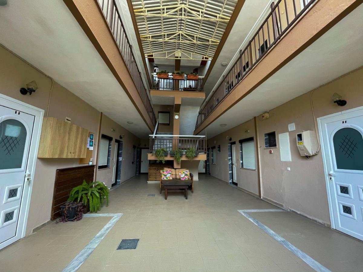 Thealos Inn Vrasná Exteriér fotografie