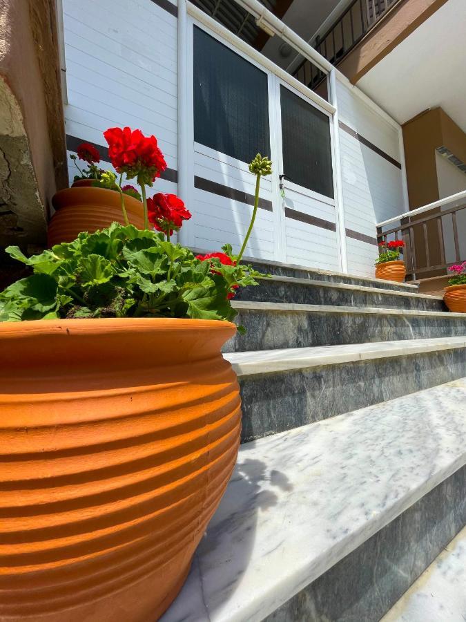 Thealos Inn Vrasná Exteriér fotografie